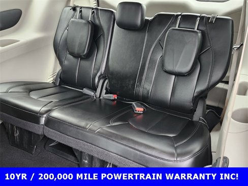 Used 2023 Chrysler Pacifica Touring-L image 5