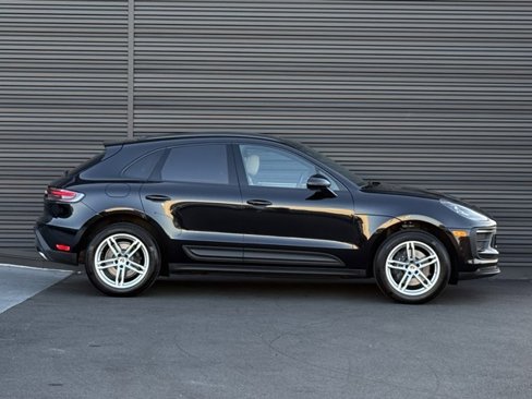 Certified 2025 Porsche Macan image 8