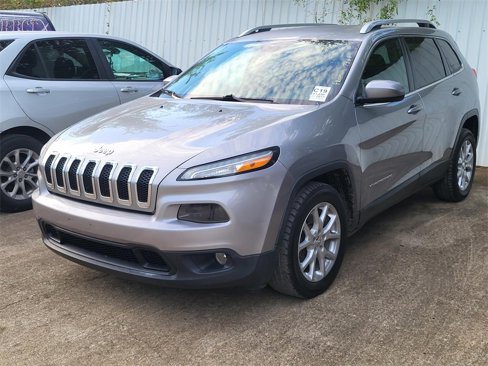 Used 2017 Jeep Cherokee Latitude image 3