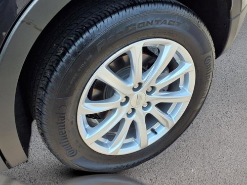 Used 2022 Cadillac XT4 Luxury w/ Cold Weather Package image 11