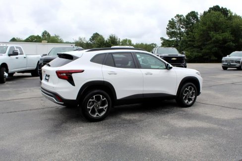 New 2025 Chevrolet Trax LT w/ Driver Confidence Package image 6