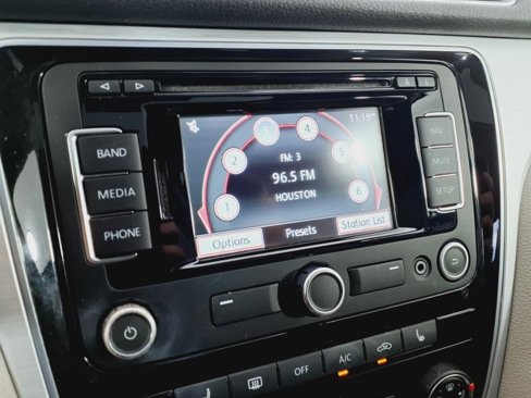 Used 2013 Volkswagen Passat 2.5 SE image 22