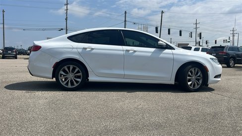 Used 2016 Chrysler 200 S image 2