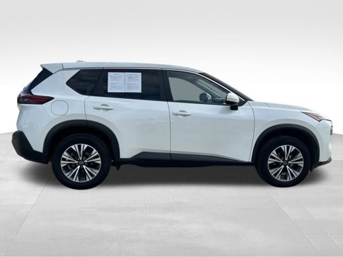 Used 2023 Nissan Rogue SV image 3