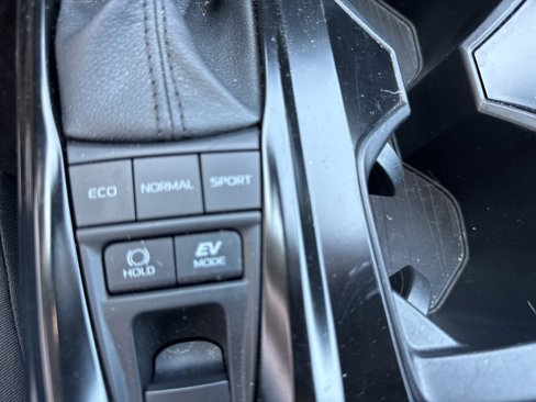 Used 2025 Toyota Camry LE image 29