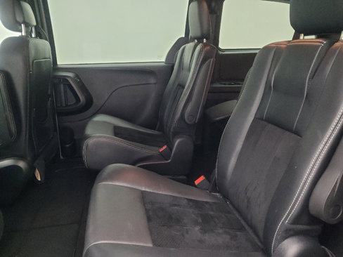 Used 2016 Dodge Grand Caravan SXT image 18