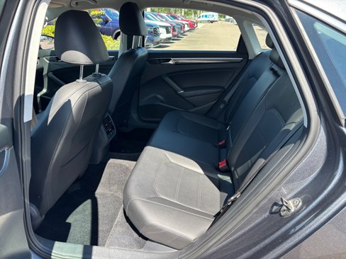 Used 2017 Volkswagen Passat 1.8T SE image 6