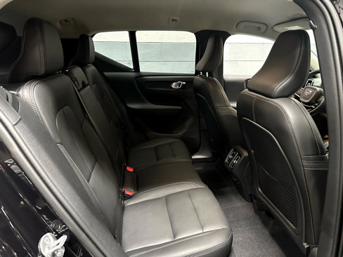 Used 2024 Volvo XC40 B5 Core w/ Climate Package image 11