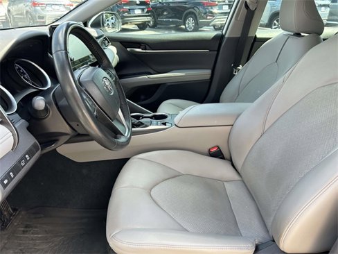 Used 2022 Toyota Camry XLE image 18