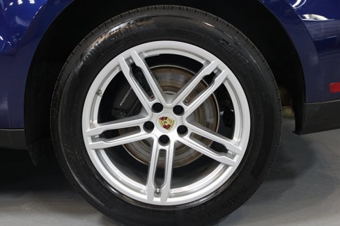 Used 2025 Porsche Macan image 12