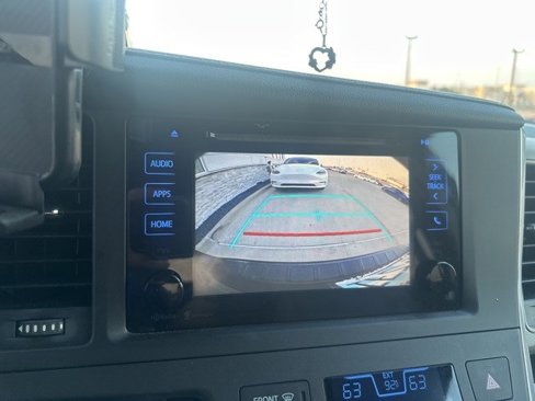 Used 2015 Toyota Sienna XLE image 10