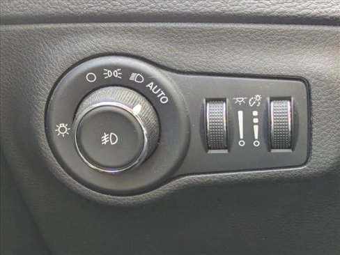 Used 2018 Jeep Compass Latitude image 10