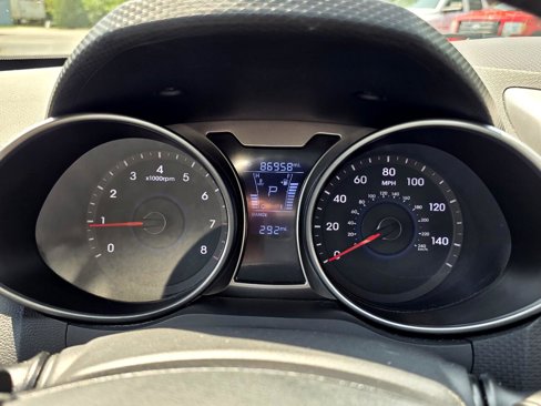 Used 2013 Hyundai Veloster w/ Style Pkg image 20