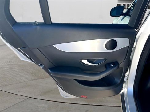 Used 2019 Mercedes-Benz GLC 300 image 21