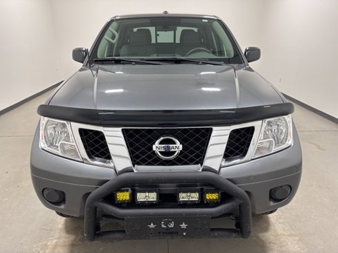 Used 2018 Nissan Frontier SV image 2