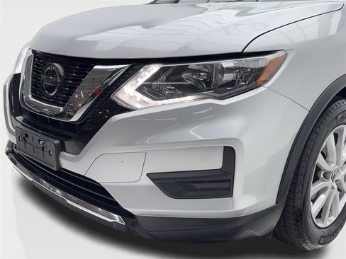 Used 2018 Nissan Rogue SV image 5