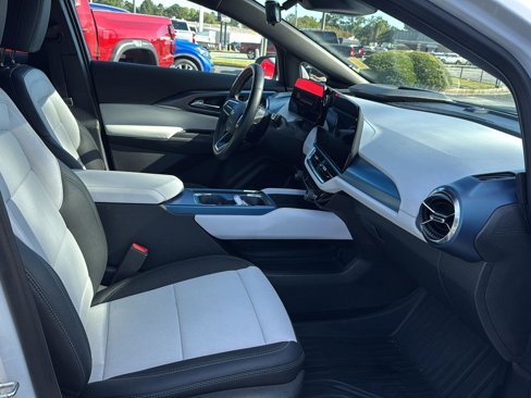 Used 2025 Chevrolet Equinox EV LT w/ Convenience Package II image 10