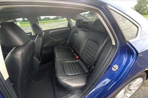 Used 2017 Volkswagen Passat 1.8T SEL Premium image 20