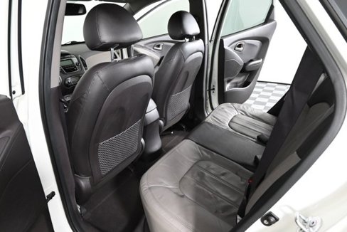 Used 2010 Hyundai Tucson Limited image 14