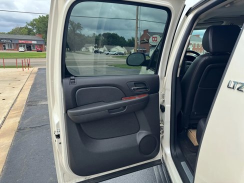 Used 2009 Chevrolet Avalanche LTZ image 19