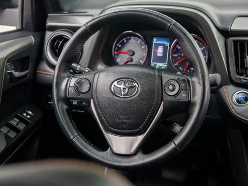 Used 2016 Toyota RAV4 SE image 10