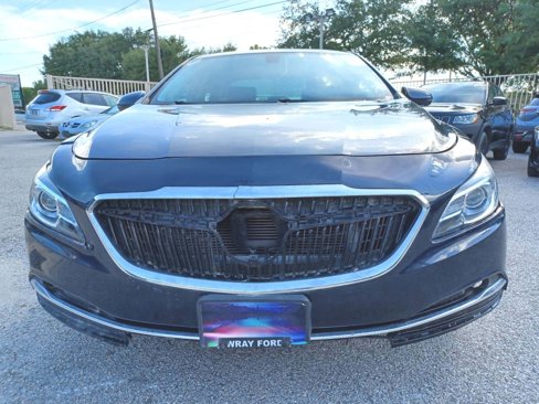 Used 2017 Buick LaCrosse Essence image 2