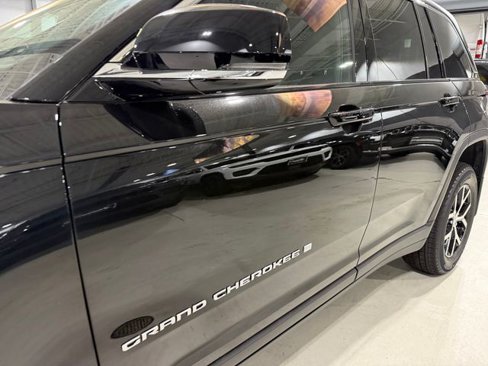 New 2025 Jeep Grand Cherokee Limited image 4