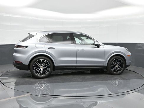 Used 2024 Porsche Cayenne image 10