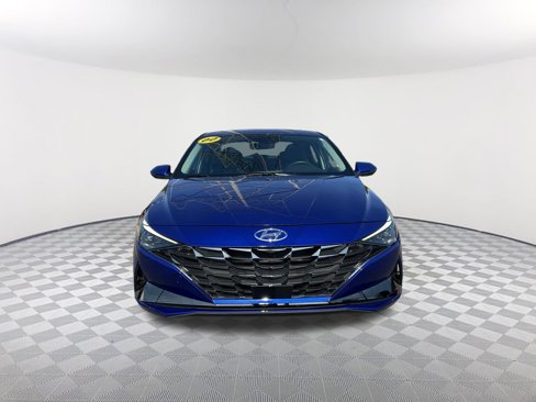 Used 2022 Hyundai Elantra Limited w/ Cargo Package image 2