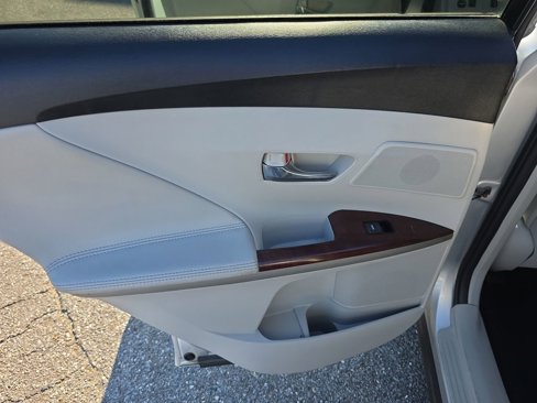 Used 2010 Toyota Venza image 18