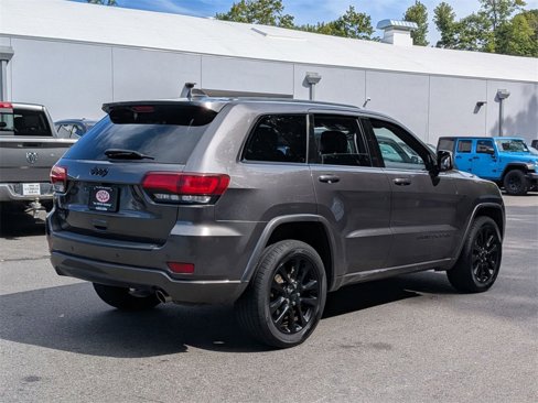 Used 2019 Jeep Grand Cherokee Altitude image 3
