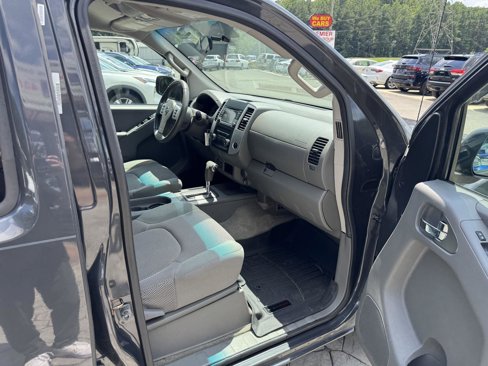 Used 2015 Nissan Frontier SV image 14