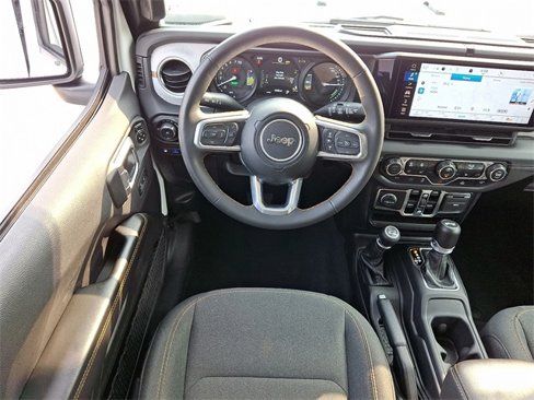 Used 2024 Jeep Wrangler Unlimited Sahara image 11