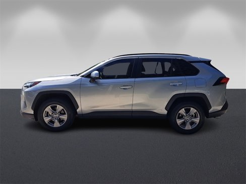 Used 2022 Toyota RAV4 XLE image 6