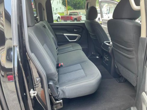 Used 2017 Nissan Titan SV image 24