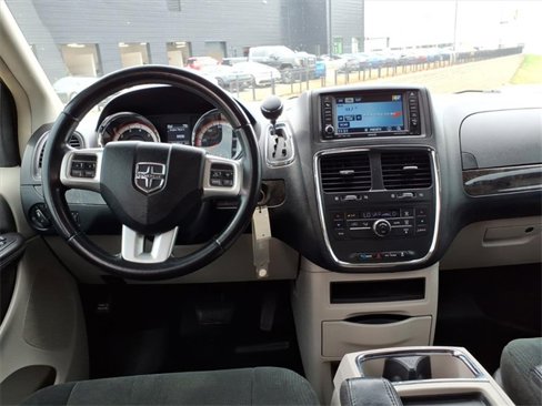 Used 2011 Dodge Grand Caravan Crew w/ Entertainment Group 1 image 17