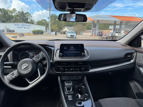 Used 2023 Nissan Rogue SV image 11