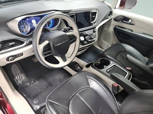 Used 2018 Chrysler Pacifica Limited image 28