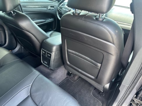 Used 2018 Chrysler 300 Touring L image 27