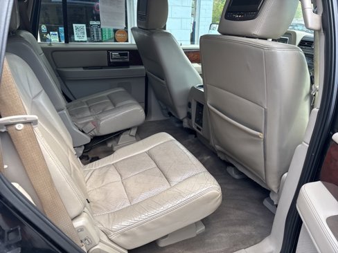 Used 2013 Lincoln Navigator 4WD image 10
