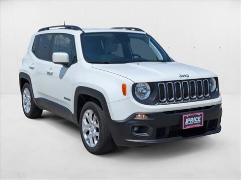 Used 2018 Jeep Renegade Latitude w/ Cold Weather Group image 3