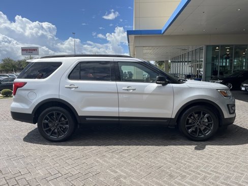 Used 2017 Ford Explorer XLT w/ Equipment Group 202A image 4