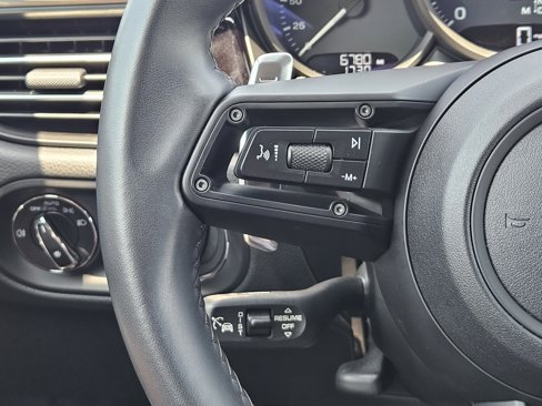Certified 2024 Porsche Macan image 36