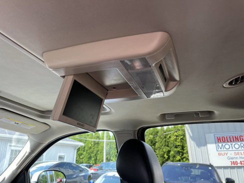 Used 2012 GMC Yukon XL SLT w/ SLT-2 Equipment Package image 11
