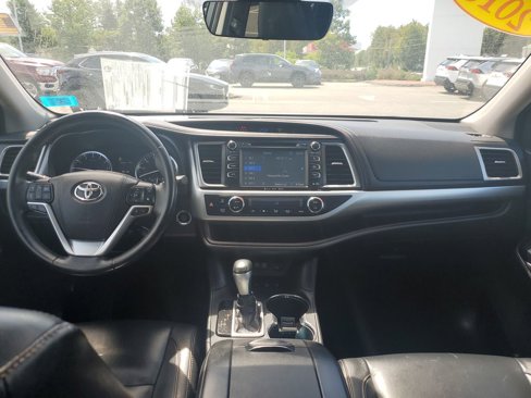 Used 2018 Toyota Highlander XLE image 12
