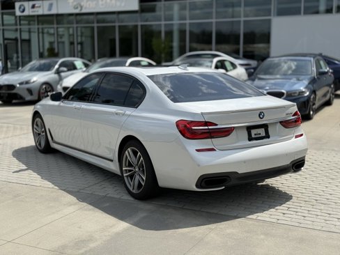 Used 2018 BMW 750i image 4