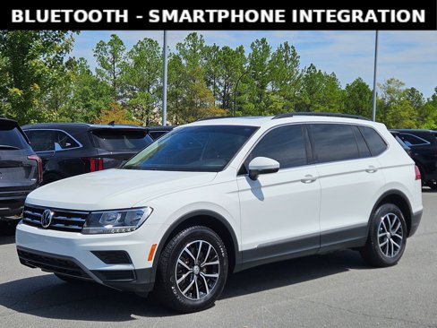 Used 2021 Volkswagen Tiguan SE w/ Panoramic Sunroof Package image 3