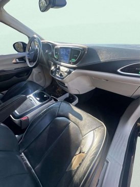 Used 2017 Chrysler Pacifica Limited image 6