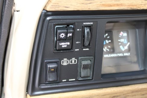Used 1991 Jeep Grand Wagoneer image 20