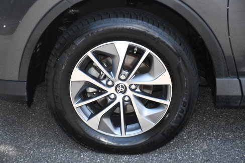 Used 2018 Toyota RAV4 LE image 20
